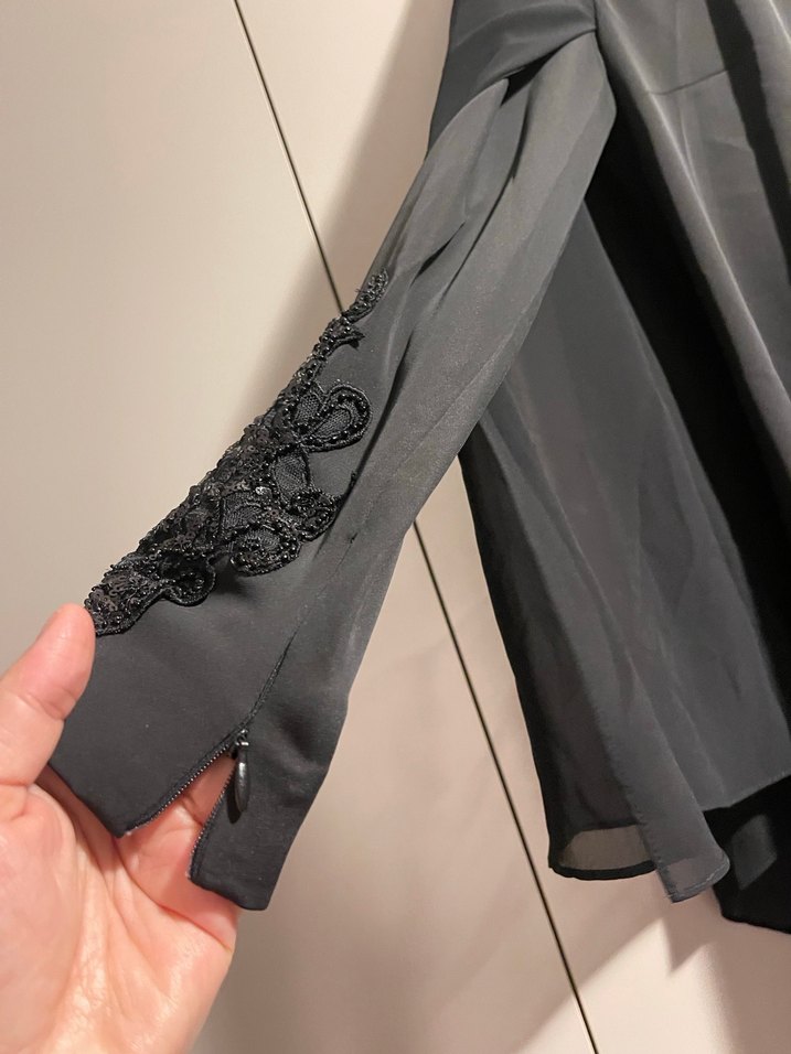 Uzun Siyah Nakışlı Gotik Elbise KAYRA marka - Görsel 4