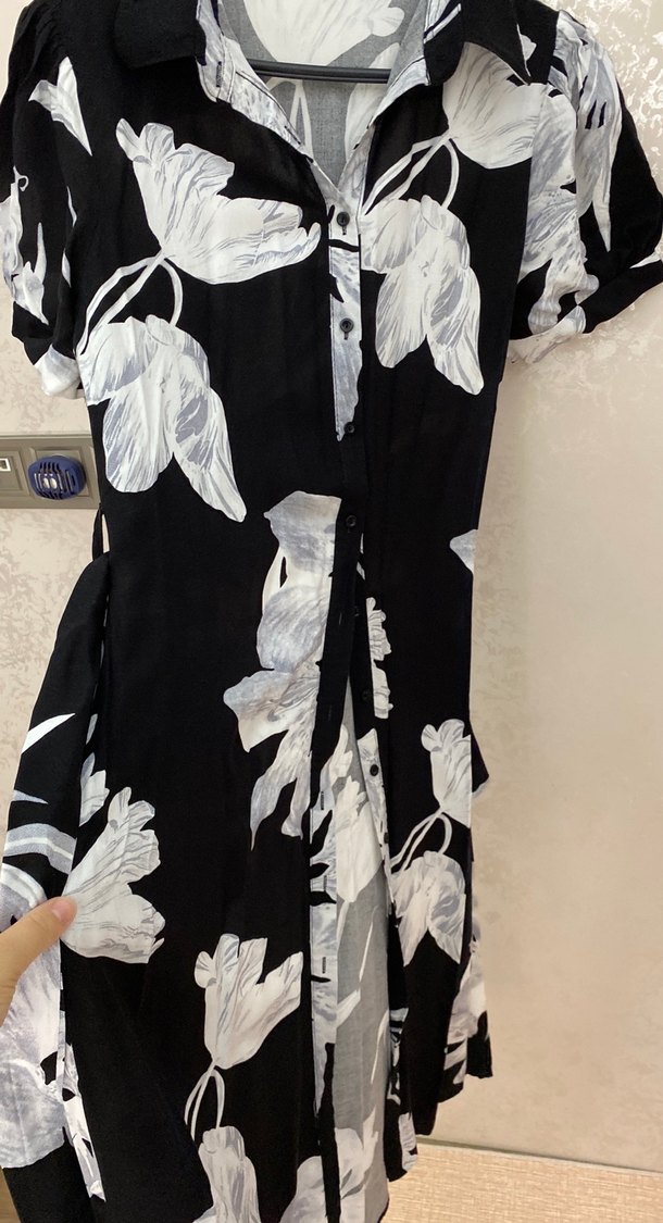 Düğmeli Siyah Gri Çiçekli Uzun Elbise - Görsel 3