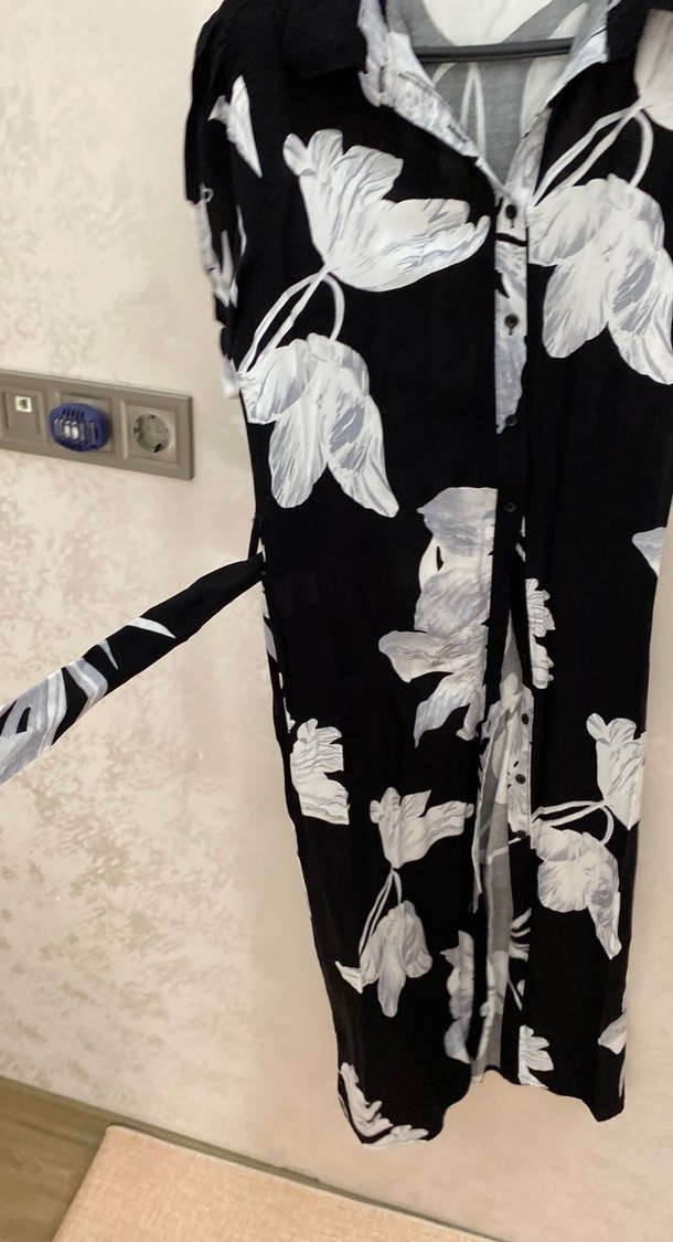 Düğmeli Siyah Gri Çiçekli Uzun Elbise - Görsel 4