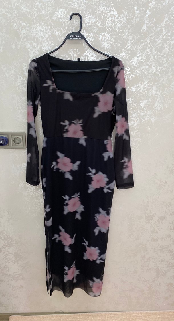 Uzun Kollu Pembe Siyah Bağlama Desenli Elbise - Görsel 2