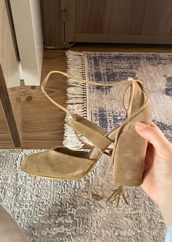 Bej Süet Tokalı Kadın Topuklu Ayakkabı - Görsel 6