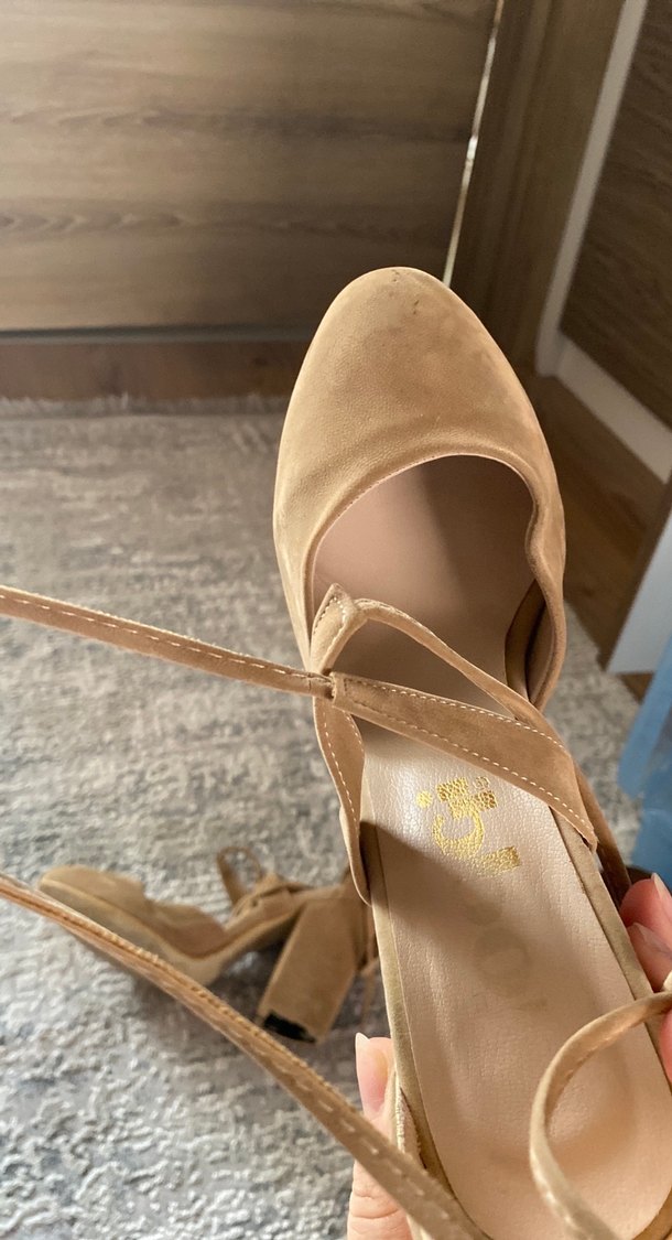 Bej Süet Tokalı Kadın Topuklu Ayakkabı - Görsel 5