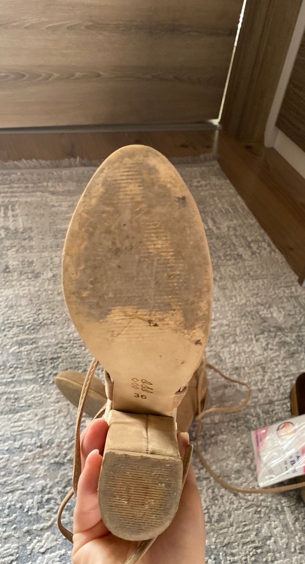 Bej Süet Tokalı Kadın Topuklu Ayakkabı - Görsel 4