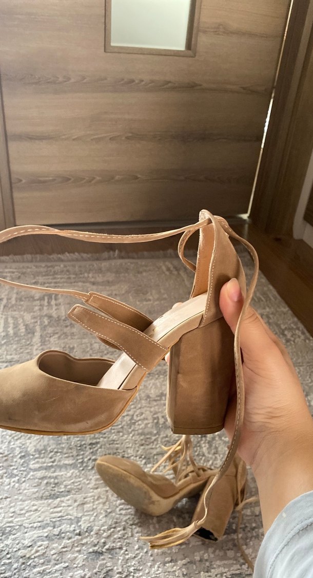 Bej Süet Tokalı Kadın Topuklu Ayakkabı - Görsel 3