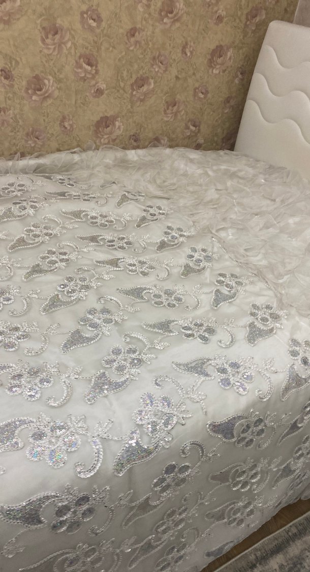 Gri İşlemeli Beyaz Yatak Örtüsü - Görsel 4