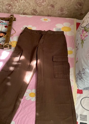 Kahverengi yanları cepli pantolonun - Görsel 2