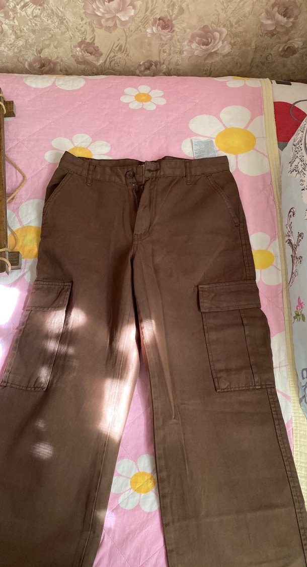 Kahverengi yanları cepli pantolonun - Görsel 4