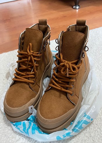 Kahverengi Süet Bağcıklı Kadın Dolgu Topuk Bot - Görsel 2