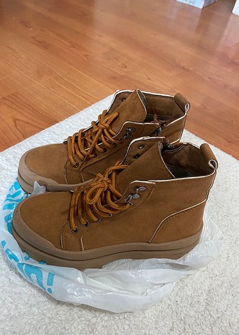 Kahverengi Süet Bağcıklı Kadın Dolgu Topuk Bot - Görsel 3