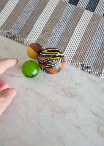 Renkli Dönen Toplar ve Oyuncaklar - Görsel 3