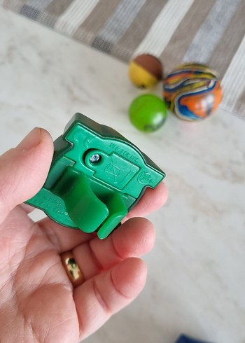 Renkli Dönen Toplar ve Oyuncaklar - Görsel 4