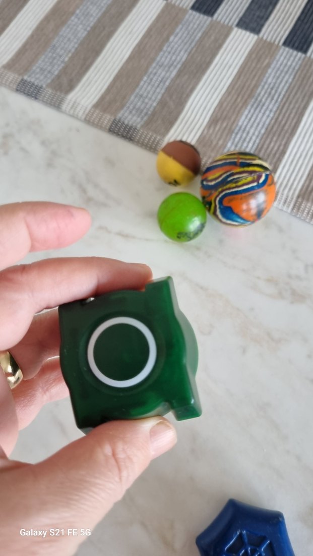 Renkli Dönen Toplar ve Oyuncaklar - Görsel 5