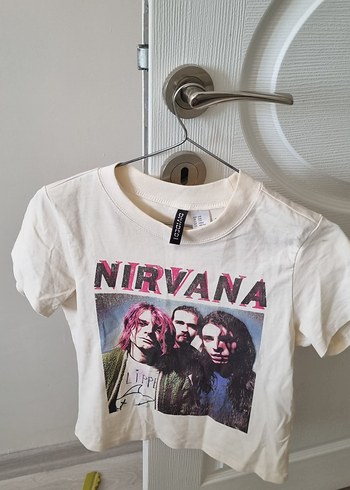 H&M Beyaz Nirvana Baskılı Tişörtü