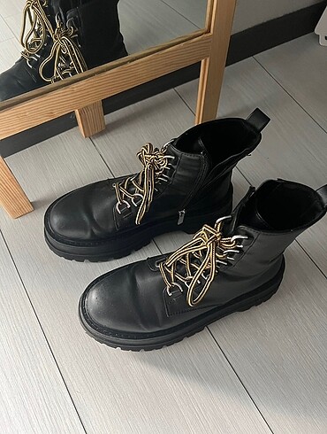 Pull and Bear Kadın bot
