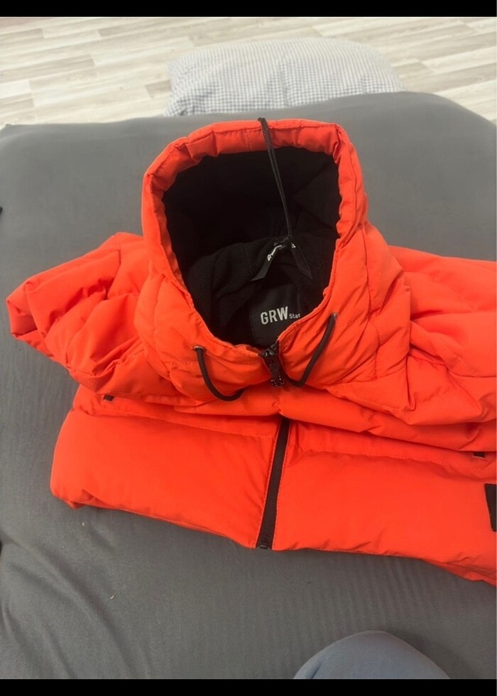 Sıfır etiketli M/L arası mont - Görsel 2