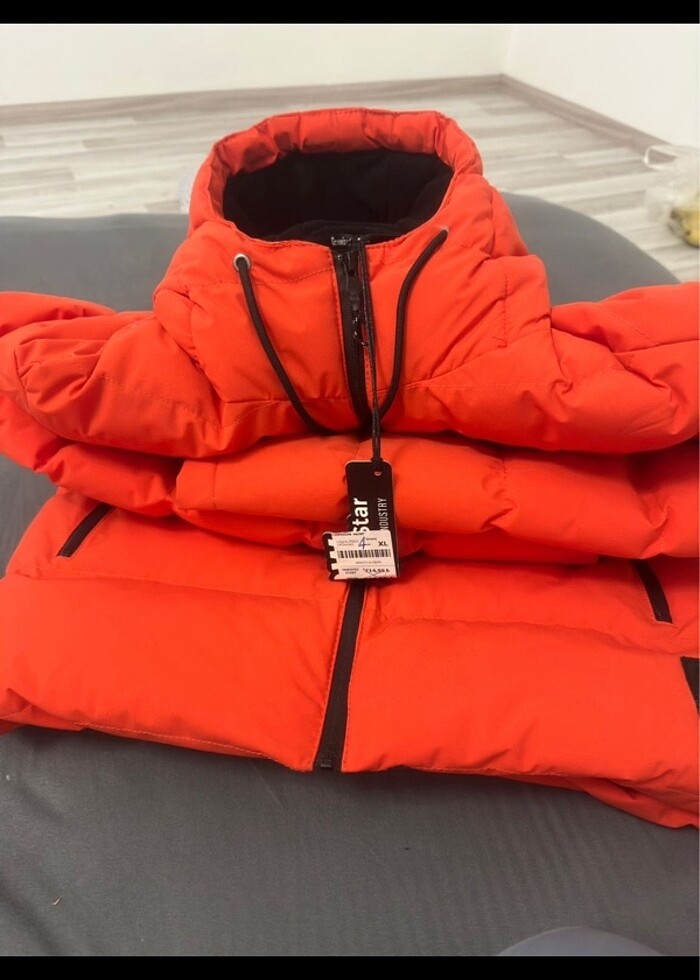 Sıfır etiketli M/L arası mont - Görsel 3