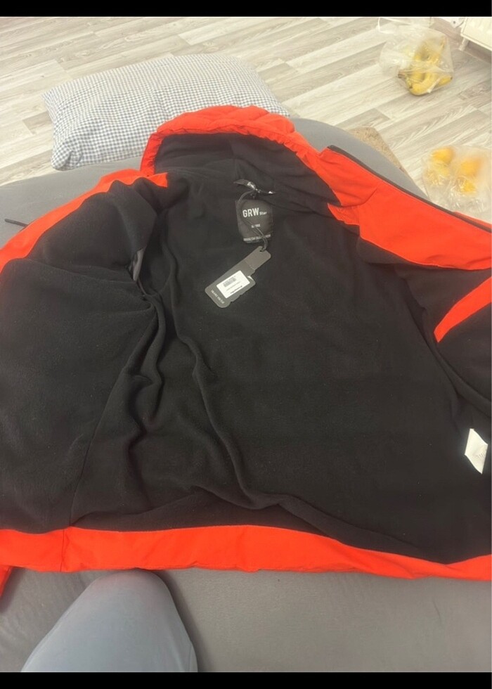 Sıfır etiketli M/L arası mont - Görsel 4