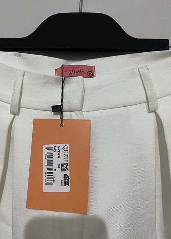 Beyaz Pilili Mini Şort - Görsel 4