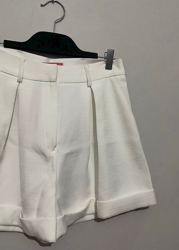 Beyaz Pilili Mini Şort - Görsel 3