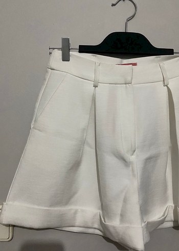 Beyaz Pilili Mini Şort - Görsel 2