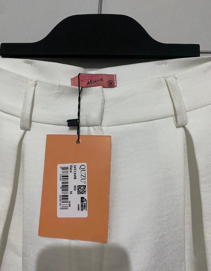 Beyaz Pilili Mini Şort - Görsel 4