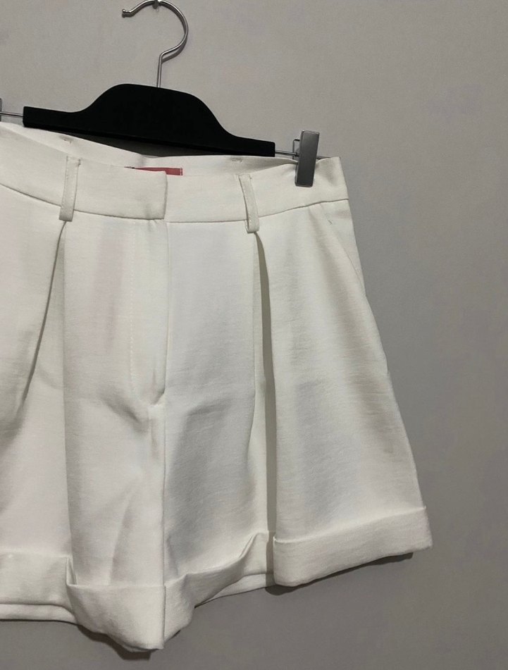 Beyaz Pilili Mini Şort - Görsel 3