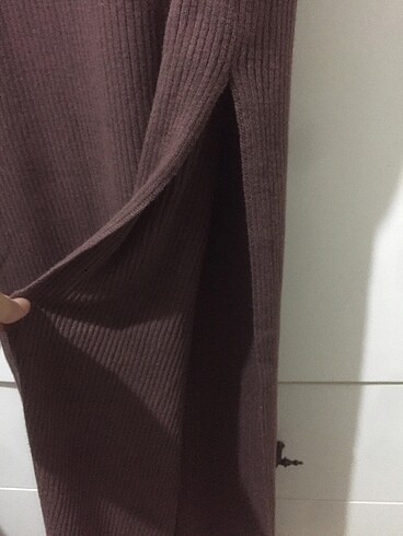 Pull and Bear kahverengi uzun yırtmaçlı triko elbise