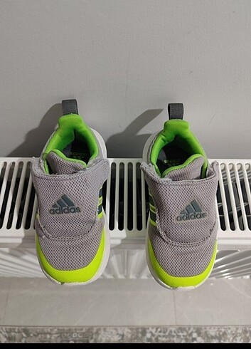 23 Beden gri Renk Adidas spor ayakkabı 