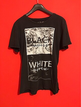 Black and White Tişört