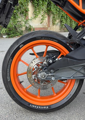 Turuncu KTM Motosiklet - Görsel 6