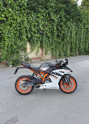 Turuncu KTM Motosiklet
