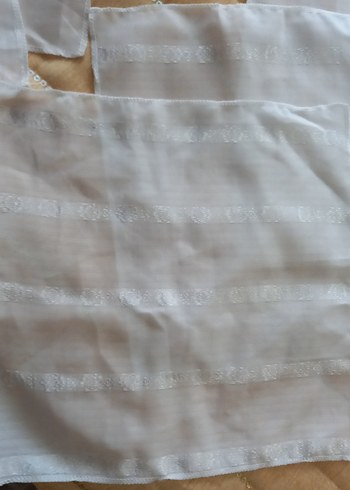 İşlemeli  Beyaz desenli parcalar kenarları ovorlok cekilmis - Görsel 6