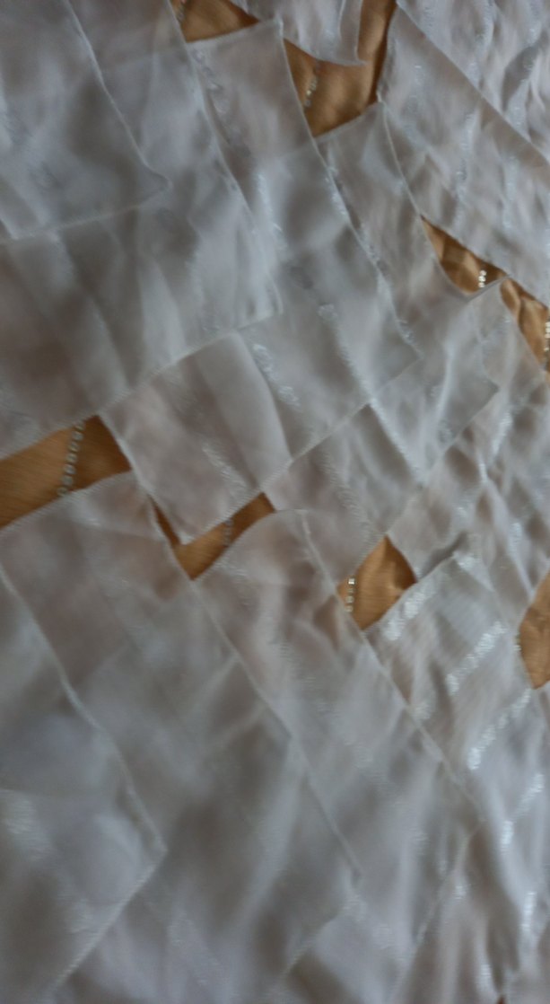 İşlemeli  Beyaz desenli parcalar kenarları ovorlok cekilmis - Görsel 5