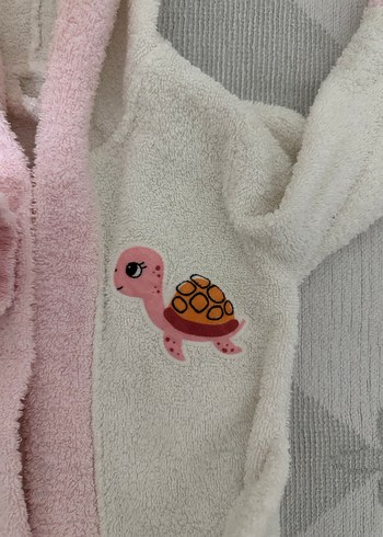 Kız Çocuk Nakışlı Kapüşonlu Bornoz - Görsel 2