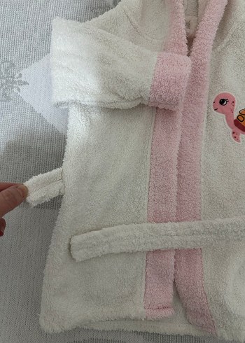 Kız Çocuk Nakışlı Kapüşonlu Bornoz - Görsel 3