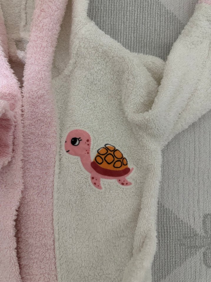 Kız Çocuk Nakışlı Kapüşonlu Bornoz - Görsel 2