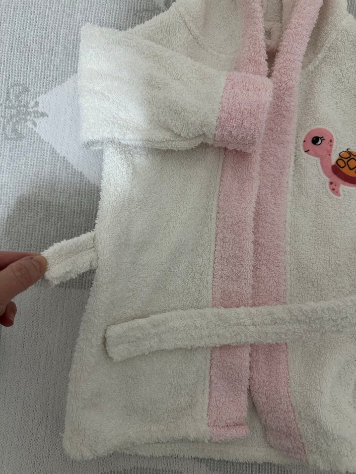 Kız Çocuk Nakışlı Kapüşonlu Bornoz - Görsel 3