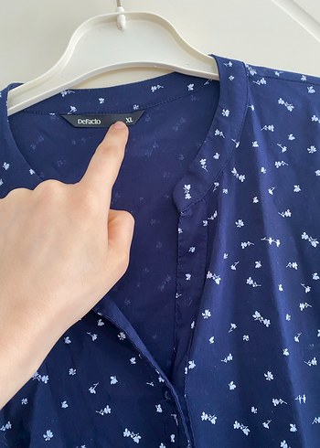 Kadın Lacivert V Yaka Düğmeli Pamuk Bluz - Görsel 3