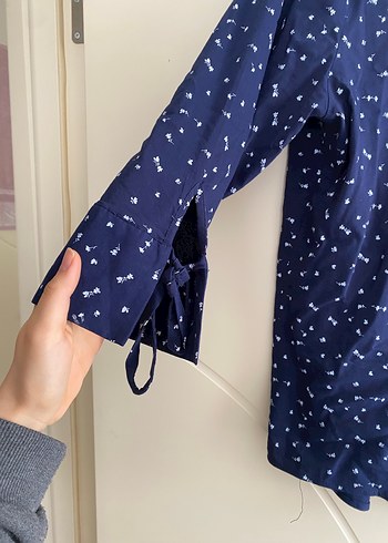 Kadın Lacivert V Yaka Düğmeli Pamuk Bluz - Görsel 2