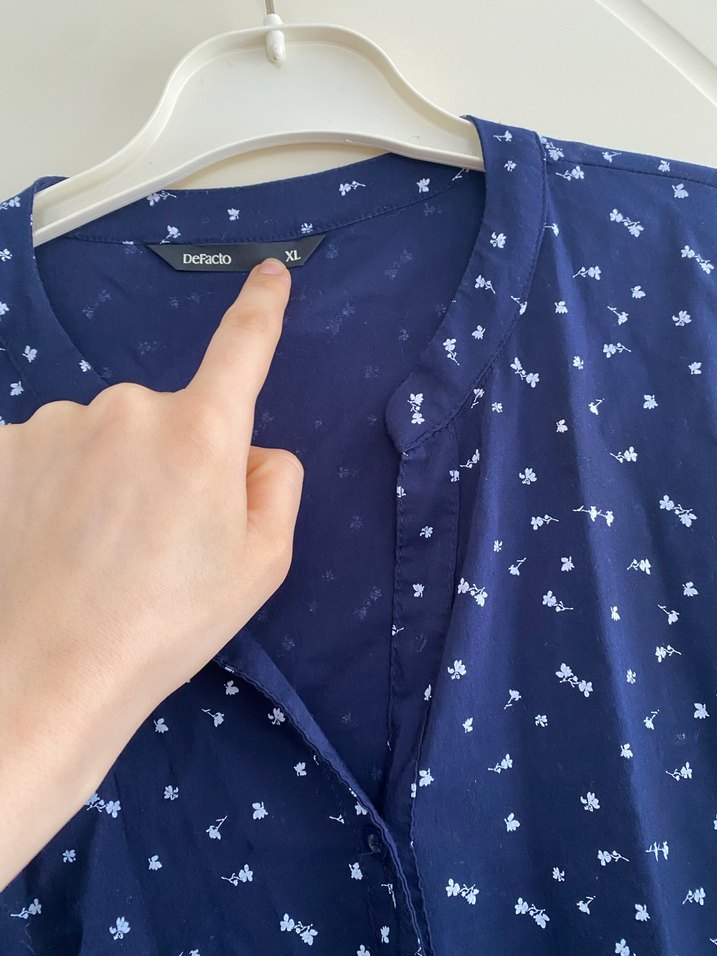 Kadın Lacivert V Yaka Düğmeli Pamuk Bluz - Görsel 3