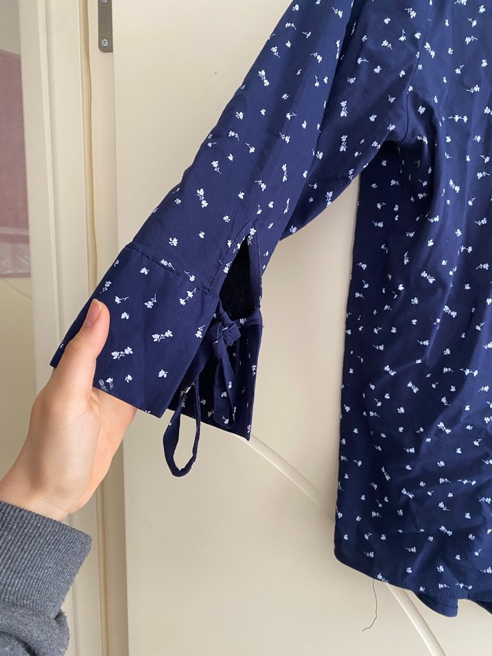 Kadın Lacivert V Yaka Düğmeli Pamuk Bluz - Görsel 2