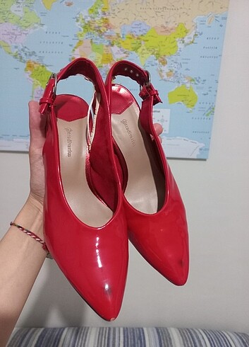 Stradivarius kırmızı topuklu ayakkabı 