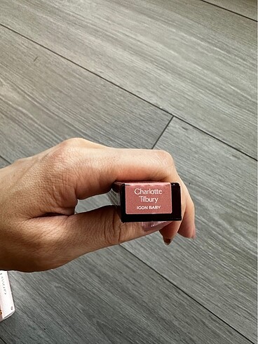  Beden Charlotte Tilbury Icon Baby dudak kalemi