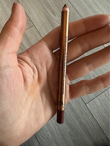 Charlotte Tilbury Love Trap dudak kalemi