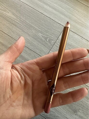 Charlotte Olympia Charlotte Tilbury Love Trap dudak kalemi