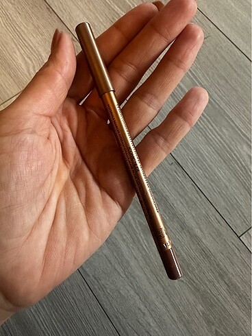 Charlotte Tilbury Iconıc Nude dudak kalemi