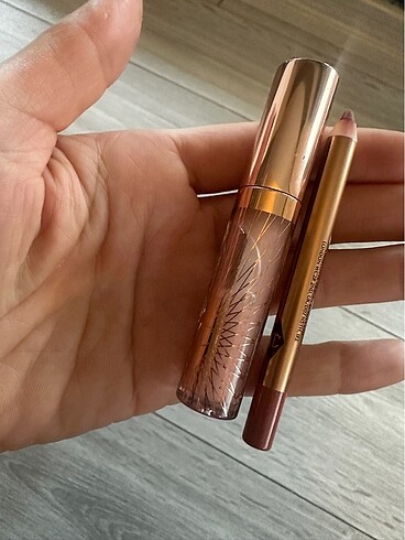 Beden Charlotte Tilbury mini set. Pillow talk dudak kalemi refresh ros