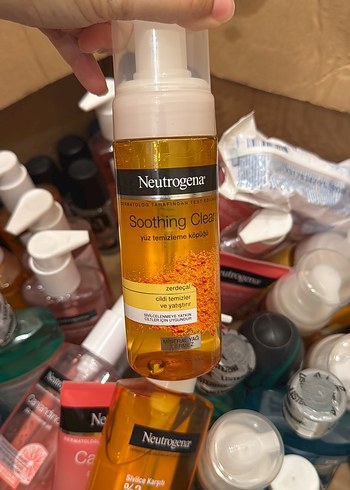 Neutrogena Yüz Temizleme Köpüğü