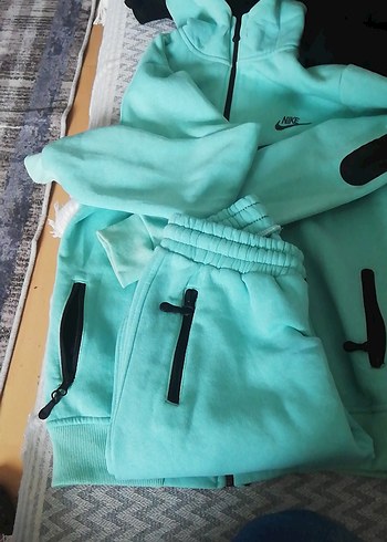 Turkuaz Kadın Kapüşonlu Fermuarlı Mini Eşofman Takımı - Görsel 2