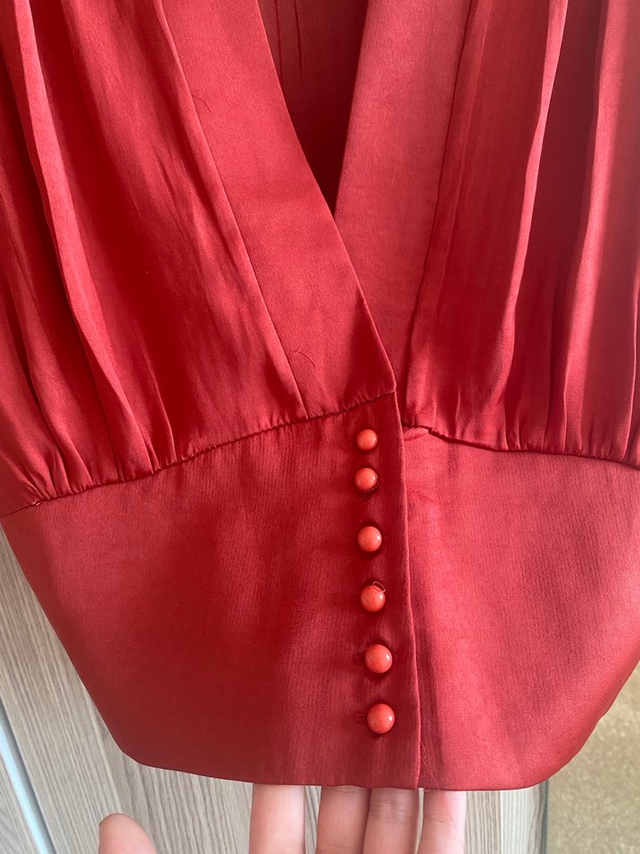 Kırmızı Vintage V-Yaka Düğmeli Bluz - Görsel 2